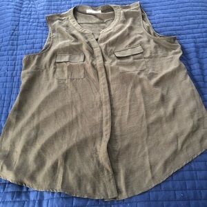 Ricki's Green Sleeveless Boxy Blouse with Mandarin Collar- button up front